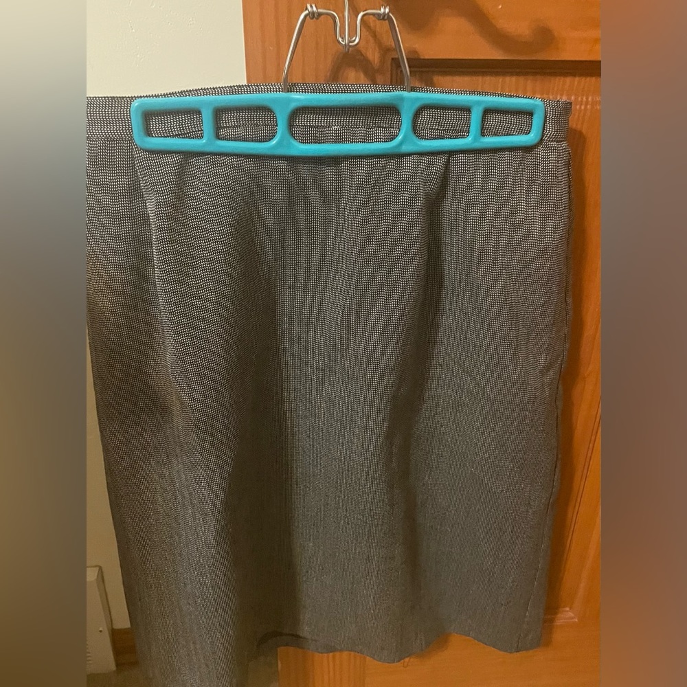 Vintage Briggs Women’s Black Midi Skirt Size 10
